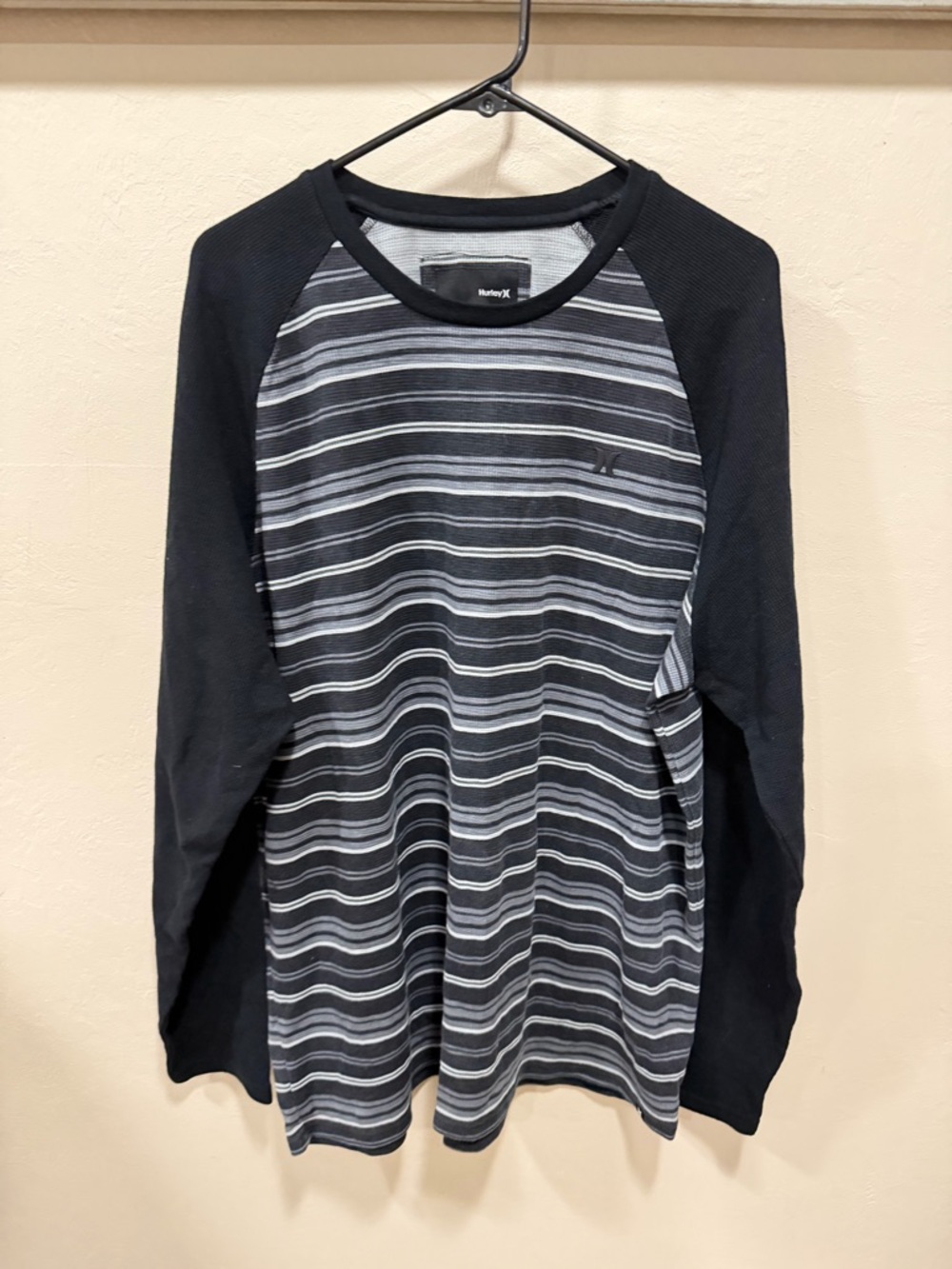 Men’s SZ XL Hurley Ling Sleeve Raglan NWOT